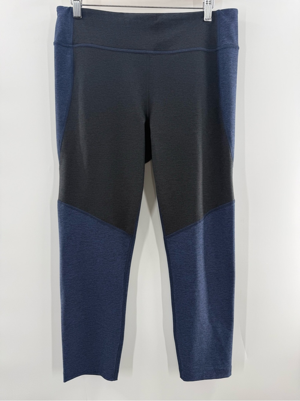 NWT Outdoor Voices 3/4 Two-Tone Warm Up Athletic Leggings Navy/Charcoal Size XL - Picture 2 of 8